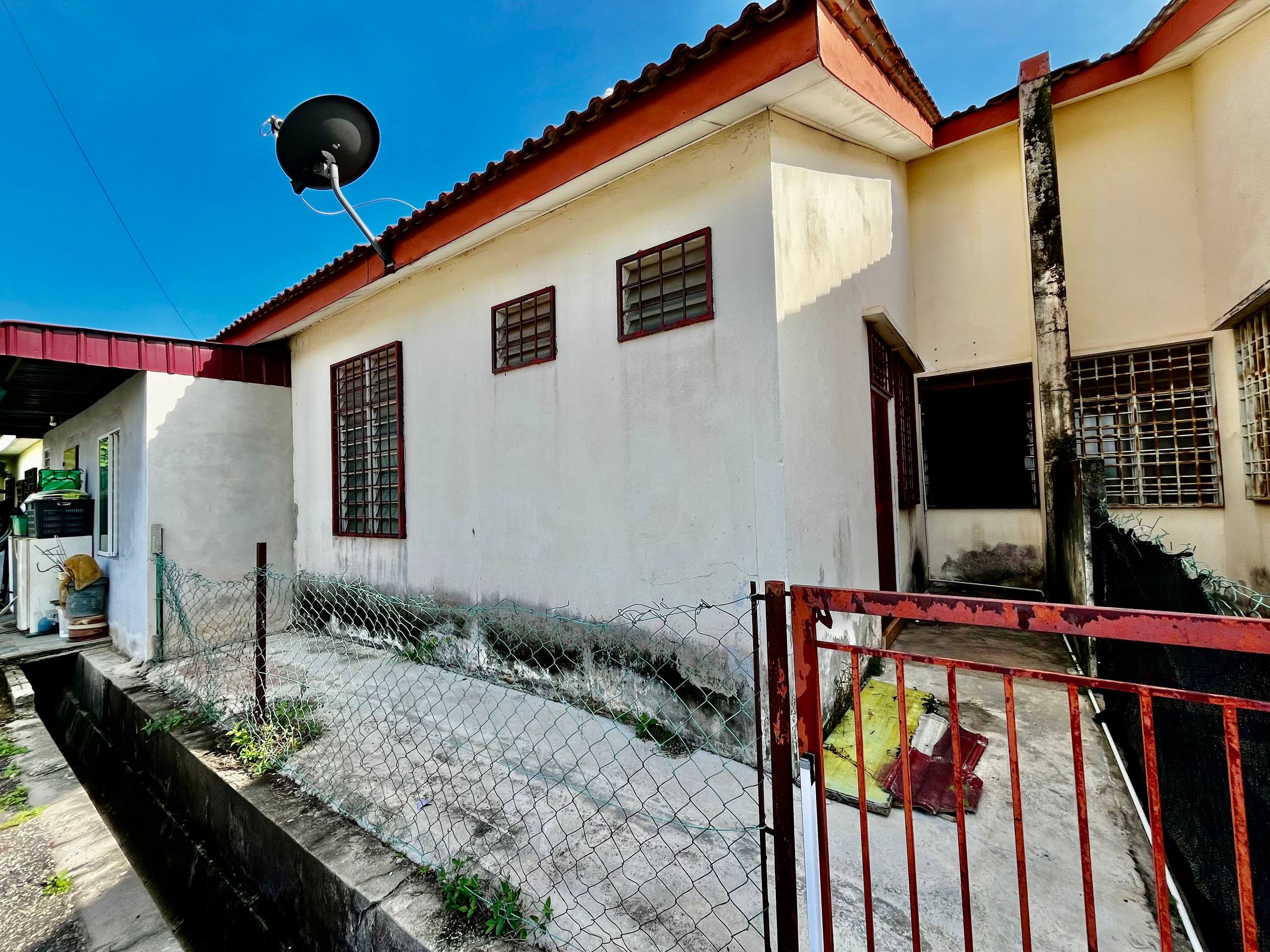 Well-Maintained 3BR Single Storey Terrace in Bandar Amanjaya Zon Mawar - Freehold - Image 3