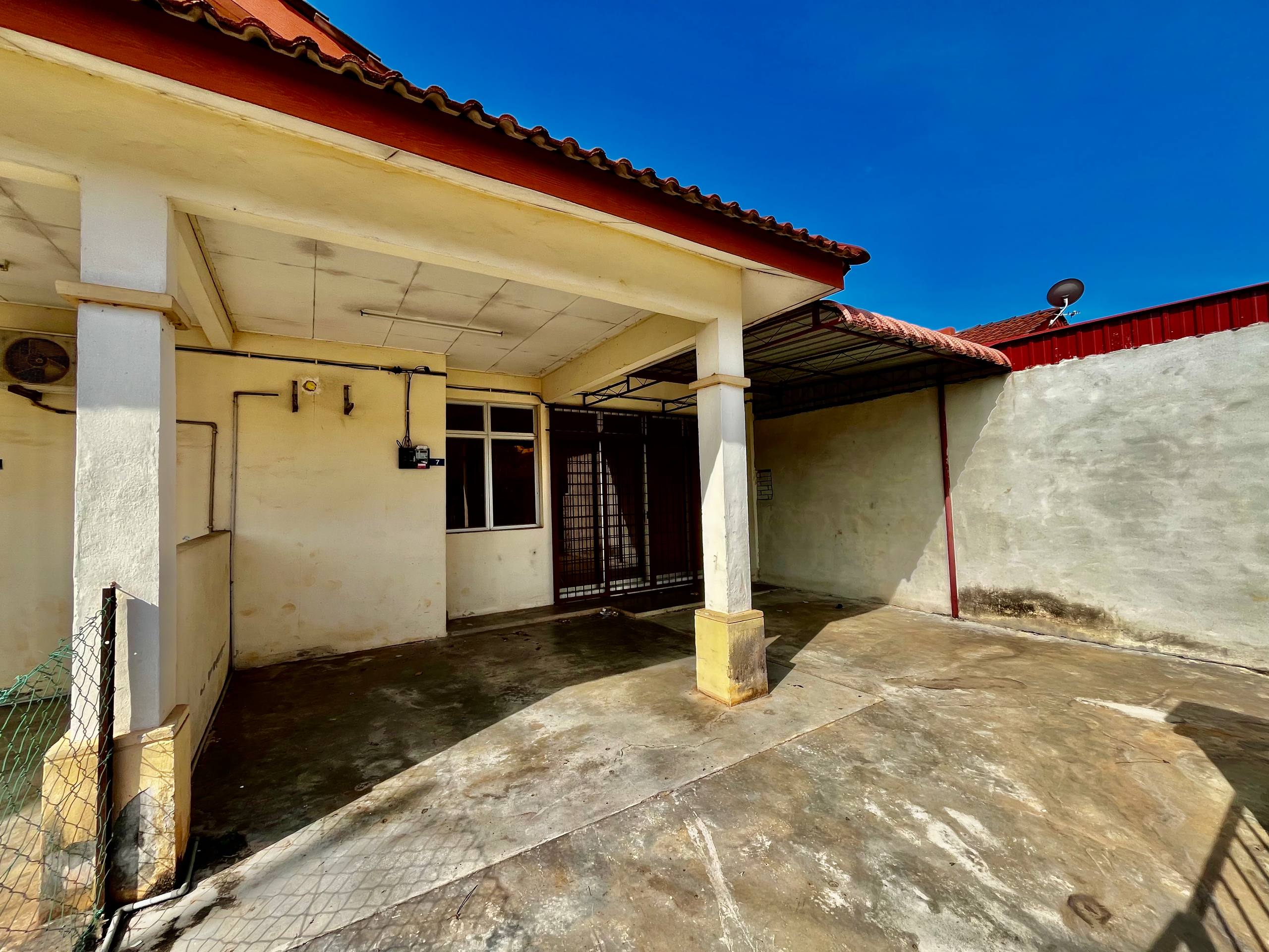 Well-Maintained 3BR Single Storey Terrace in Bandar Amanjaya Zon Mawar - Freehold - Image 2