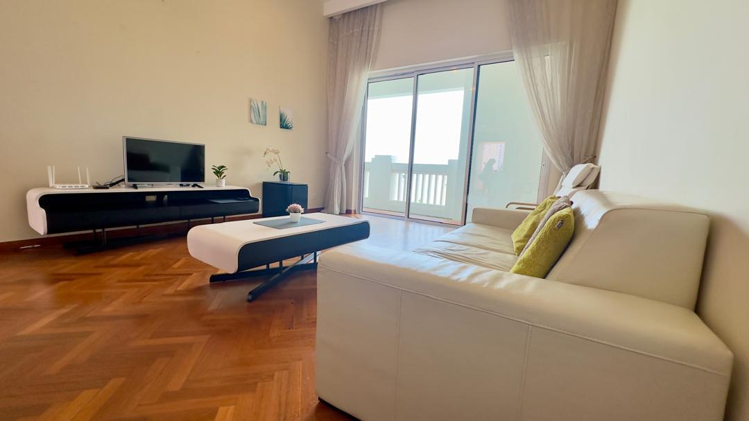 Straits Quay (The Suites at Waterside), Block E lower floor unit 1093sf