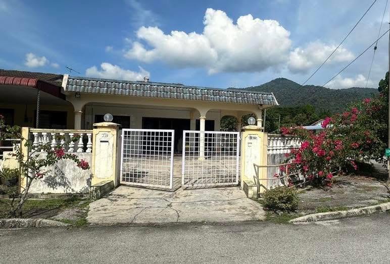 Menglembu Taman Sentosa  Single storey Conner House For sale