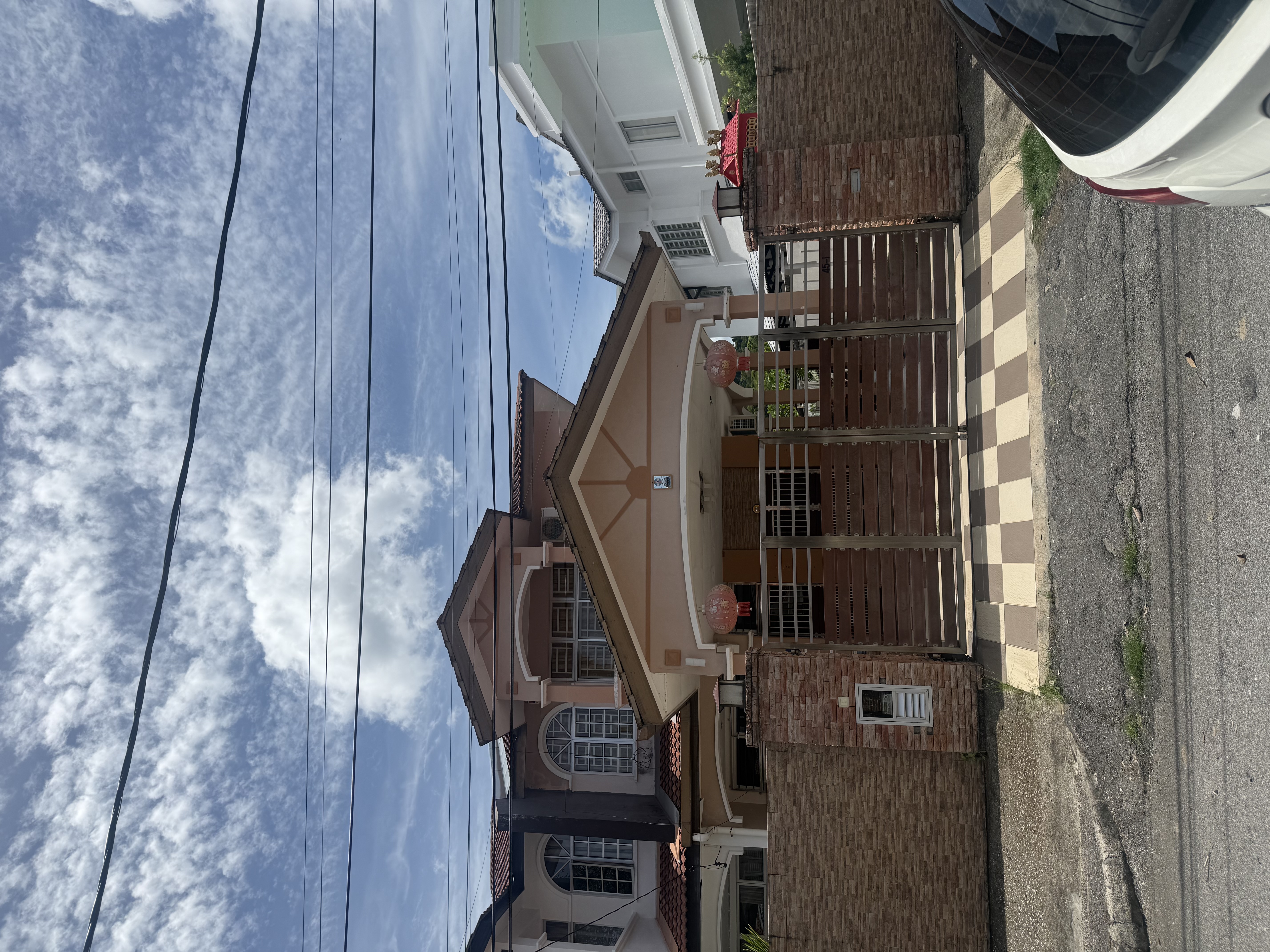 Spacious 4-Bedroom Townhouse for Sale in Taman Bukit Indah Fasa 3, Freehold - Image 2