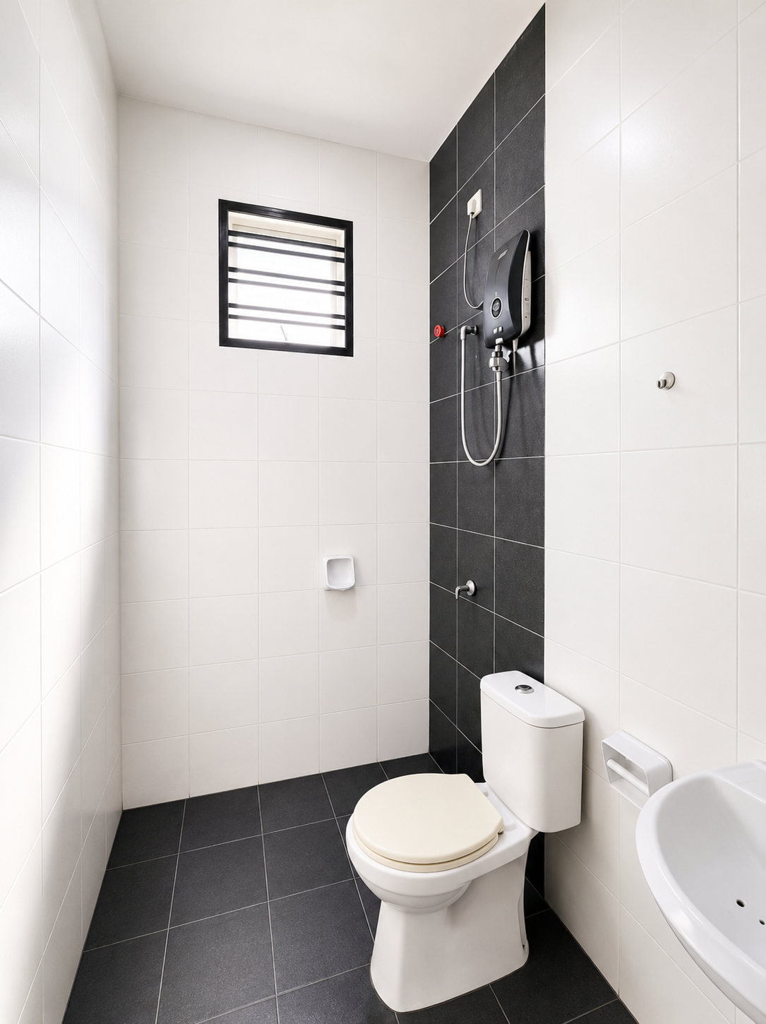 Jalan Bangau 2 Bandar Putra Kulai | 4 Bedroom Freehold Terrace | RM490K - Image 3