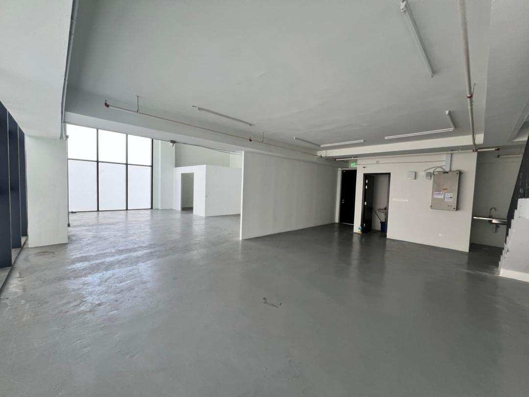 Emhub warehouse for rent Petaling jaya sungai buloh Kota damansara Shop lot retail lot  - Image 2