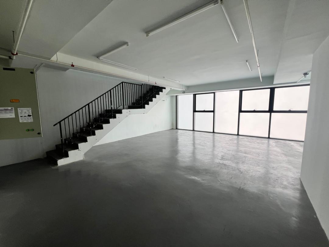 Emhub warehouse for rent Petaling jaya sungai buloh Kota damansara Shop lot retail lot  - Image 5