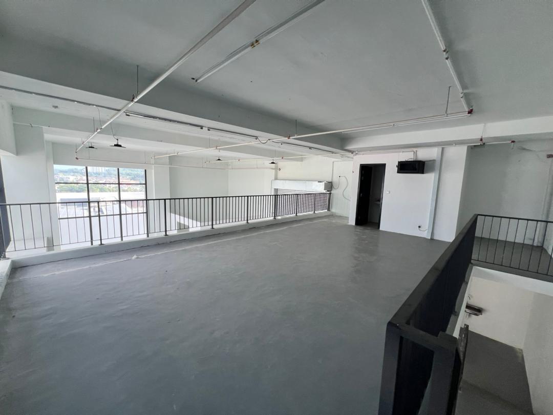 Emhub warehouse for rent Petaling jaya sungai buloh Kota damansara Shop lot retail lot  - Image 3