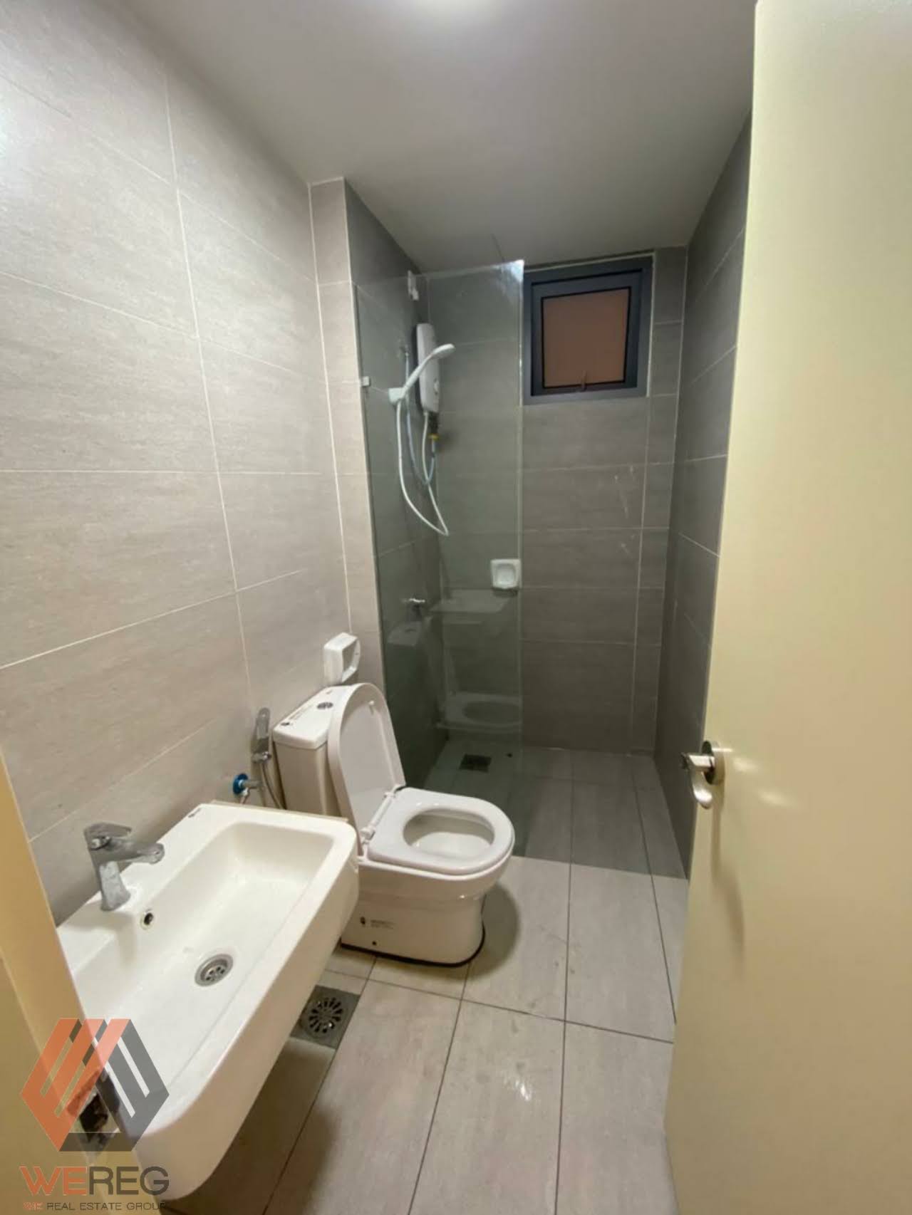 Cozy 2R2B Condo for Rent at Gravit8, Klang - 2 Parking Slots Included - Image 3
