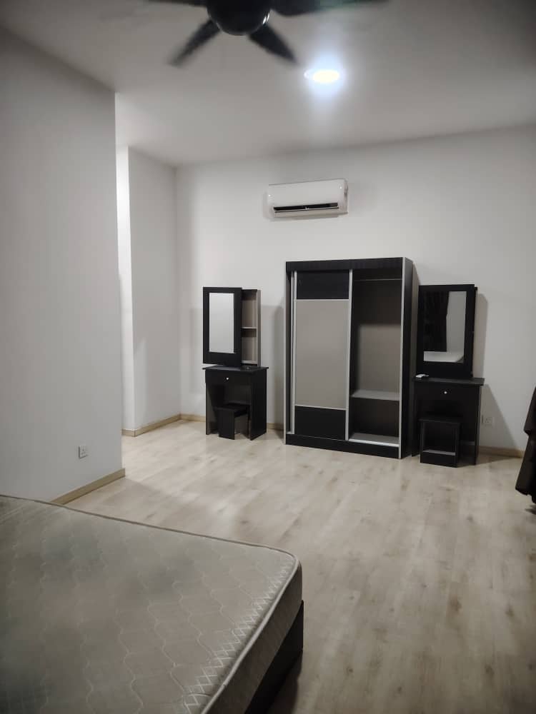 Condo for Rent at The Henge Residence, 1300 sqft - Image 2