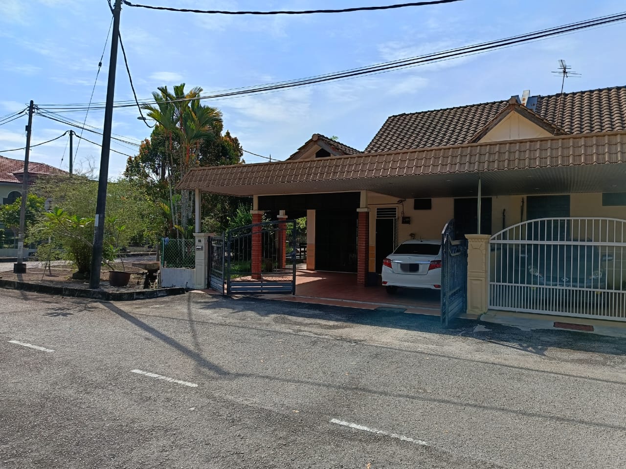 Spacious 4BR Single Storey Semi-D For Sale at Taman Bertam Permai - Freehold