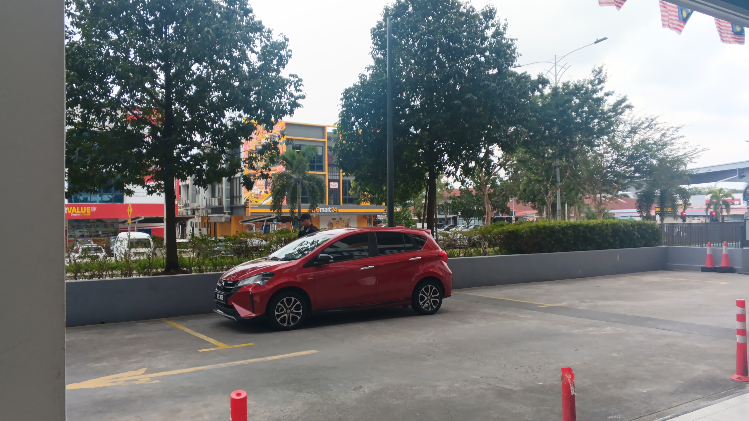 Emporis Kota damansara office lot for rent Petaling jaya Selangor good investment  - Image 2