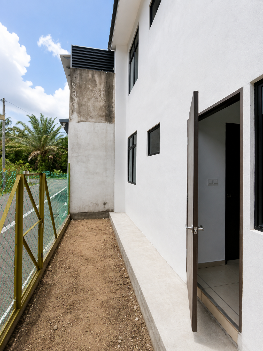 Brand New Double Storey Terrace Taman Saujana Jaya Kulai | 4 Bedroom | RM450K - Image 2