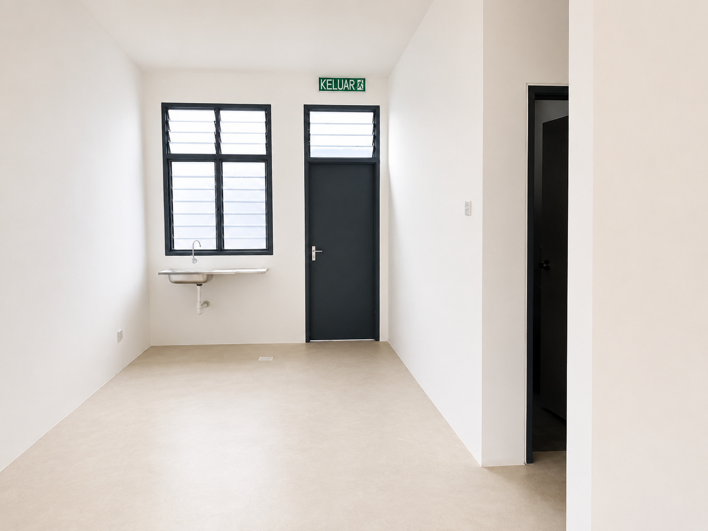 Single Storey Shop Corner Lot Jalan Puyuh 16 Bandar Putra Kulai | RM2,500 Rental - Image 4