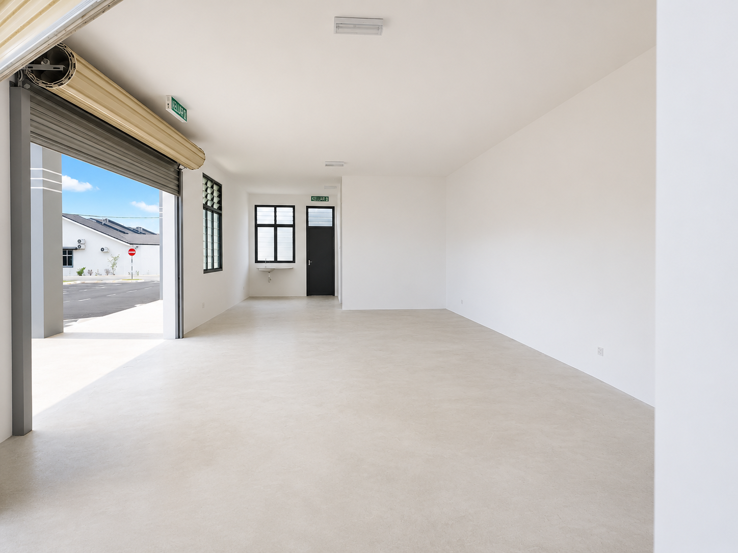 Single Storey Shop Corner Lot Jalan Puyuh 16 Bandar Putra Kulai | RM2,500 Rental - Image 5