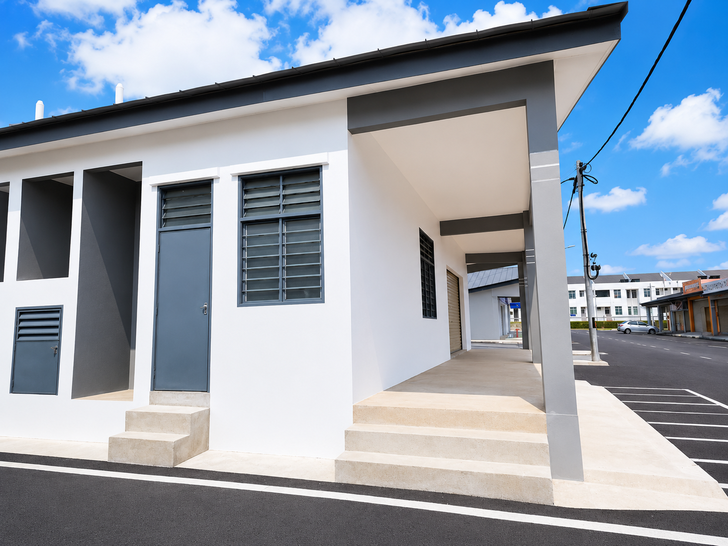 Single Storey Shop Corner Lot Jalan Puyuh 16 Bandar Putra Kulai | RM2,500 Rental - Image 2