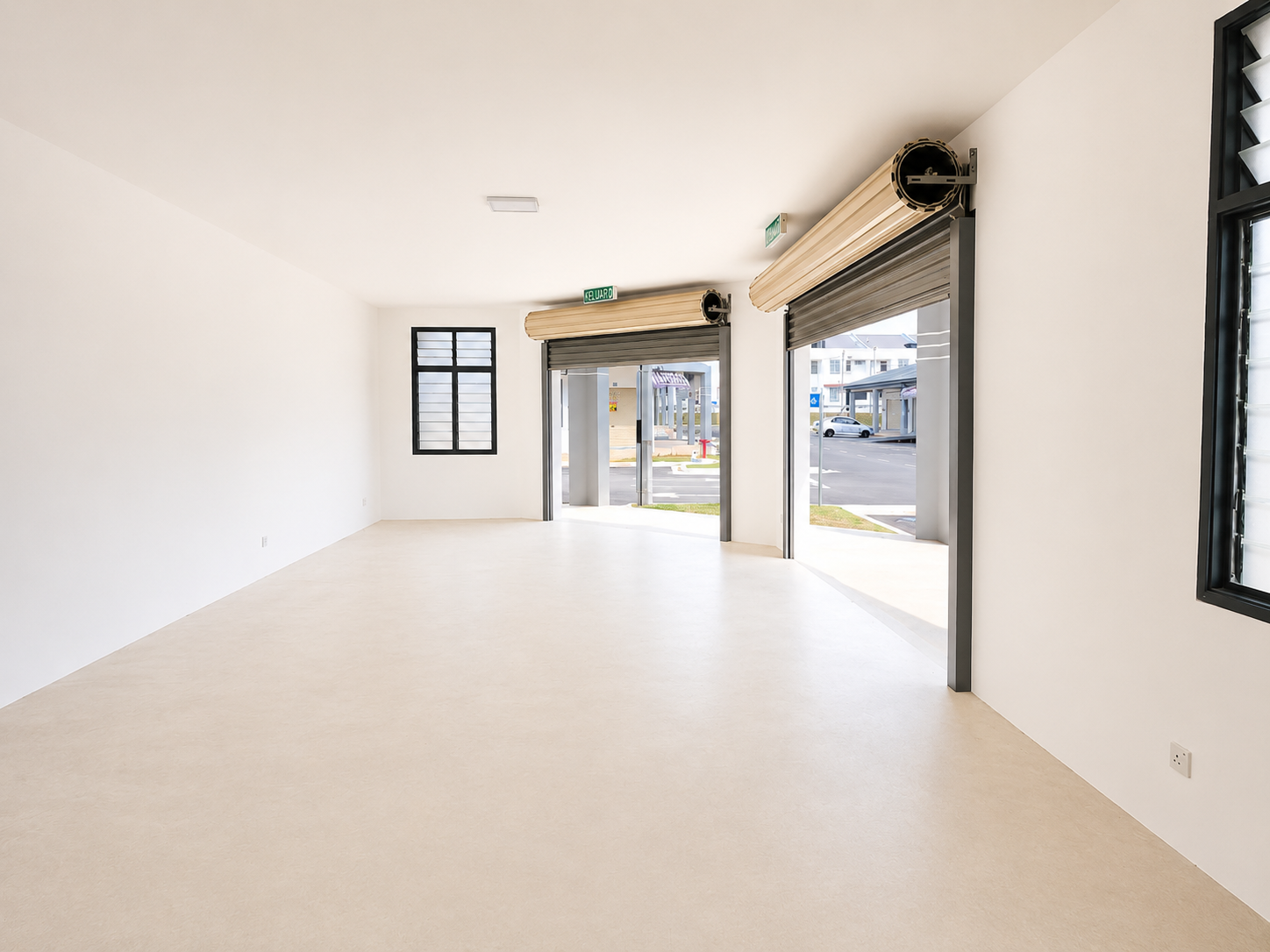 Single Storey Shop Corner Lot Jalan Puyuh 16 Bandar Putra Kulai | RM2,500 Rental - Image 3