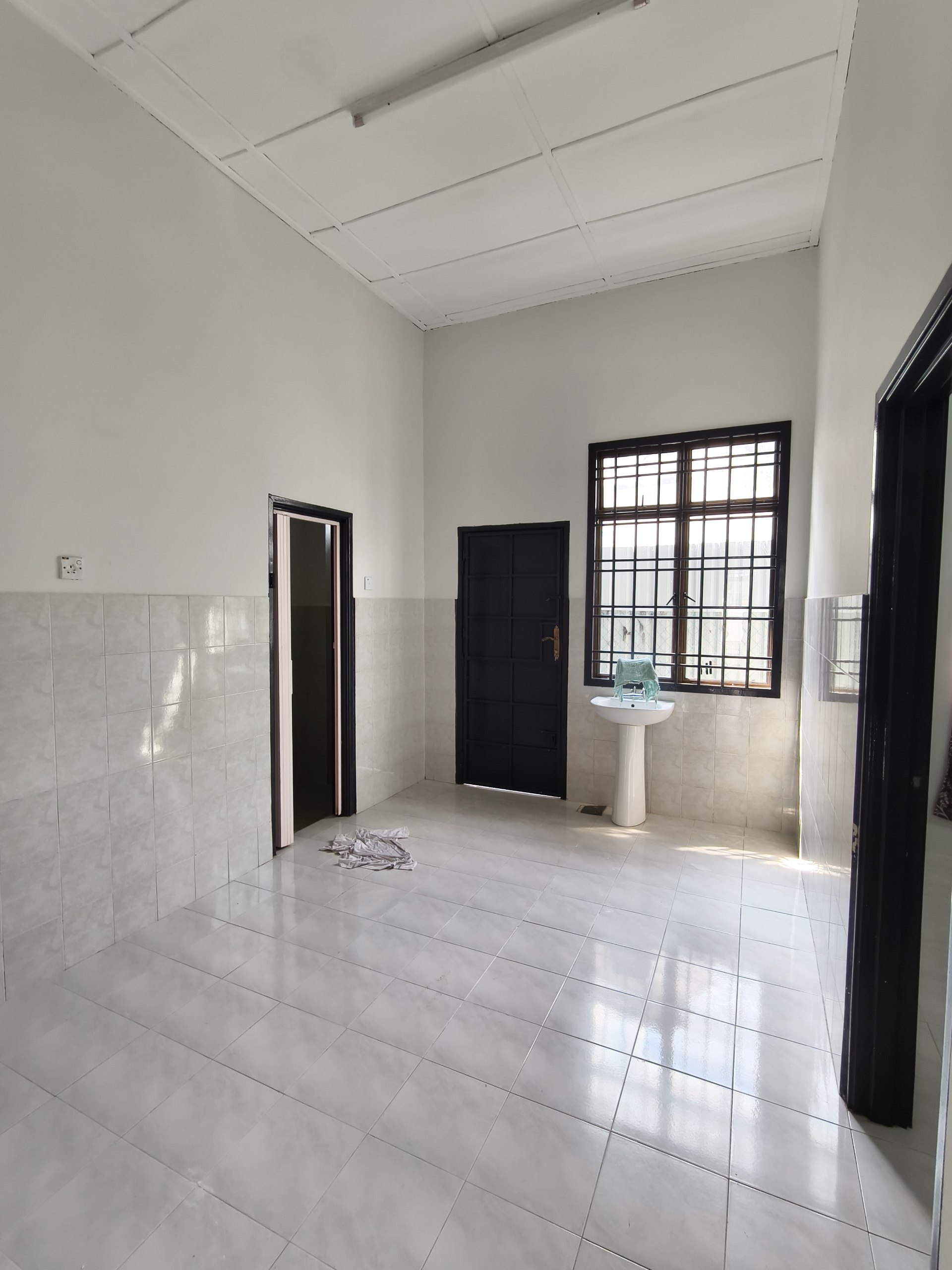 Oversized Land Single Storey House Taman Kulai Utama | 2,465 sqft Land | RM560K - Image 17