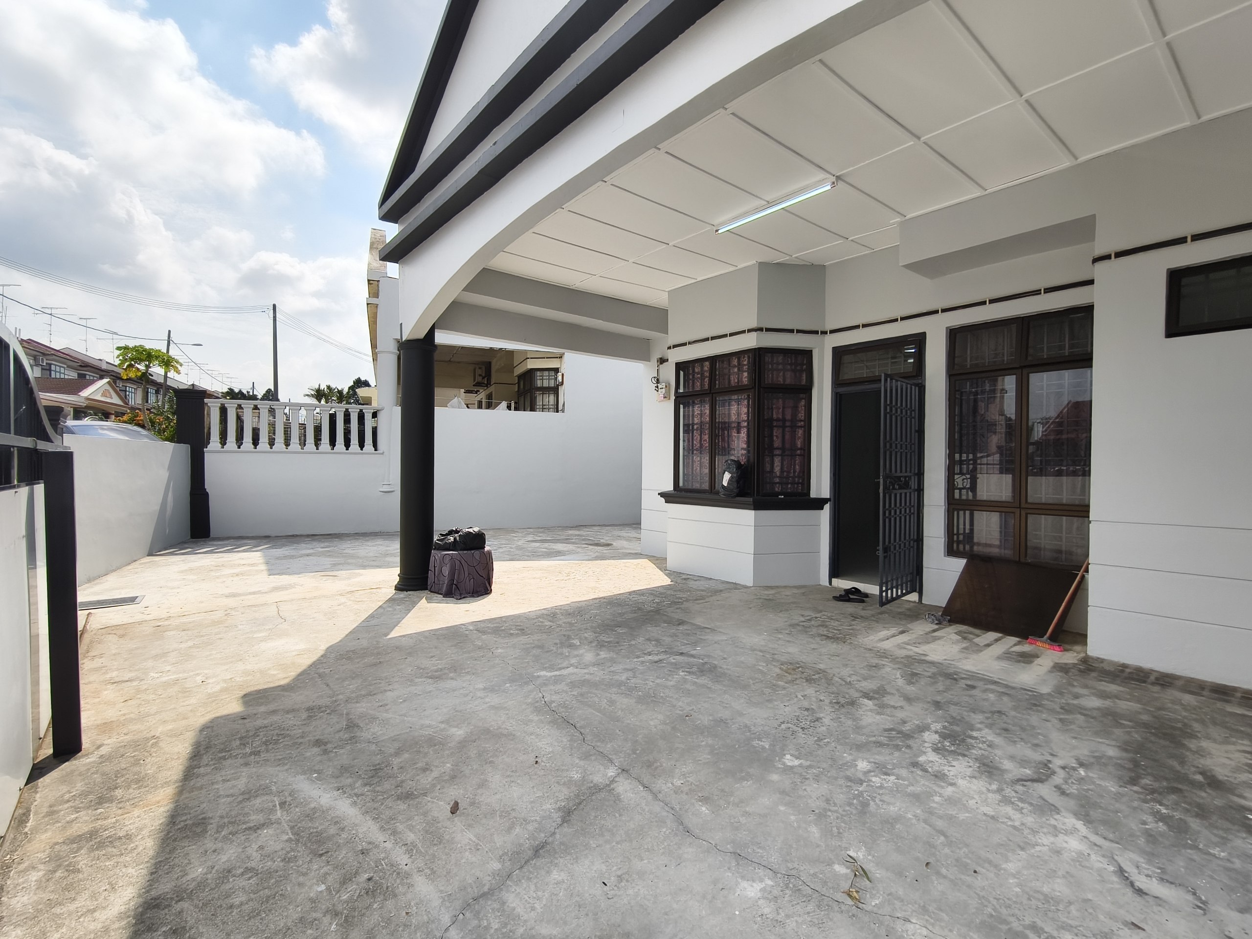 Oversized Land Single Storey House Taman Kulai Utama | 2,465 sqft Land | RM560K - Image 4