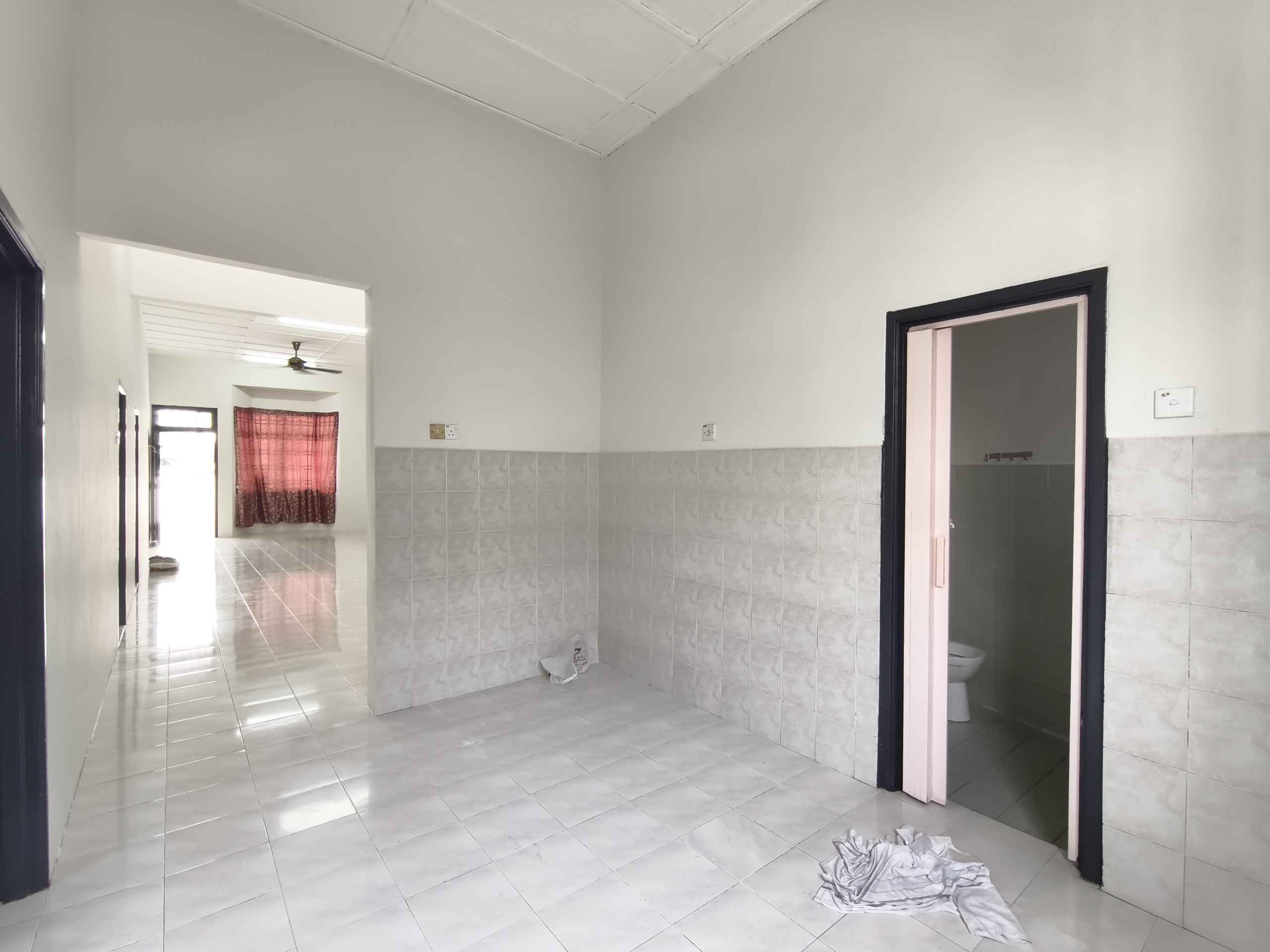 Oversized Land Single Storey House Taman Kulai Utama | 2,465 sqft Land | RM560K - Image 13