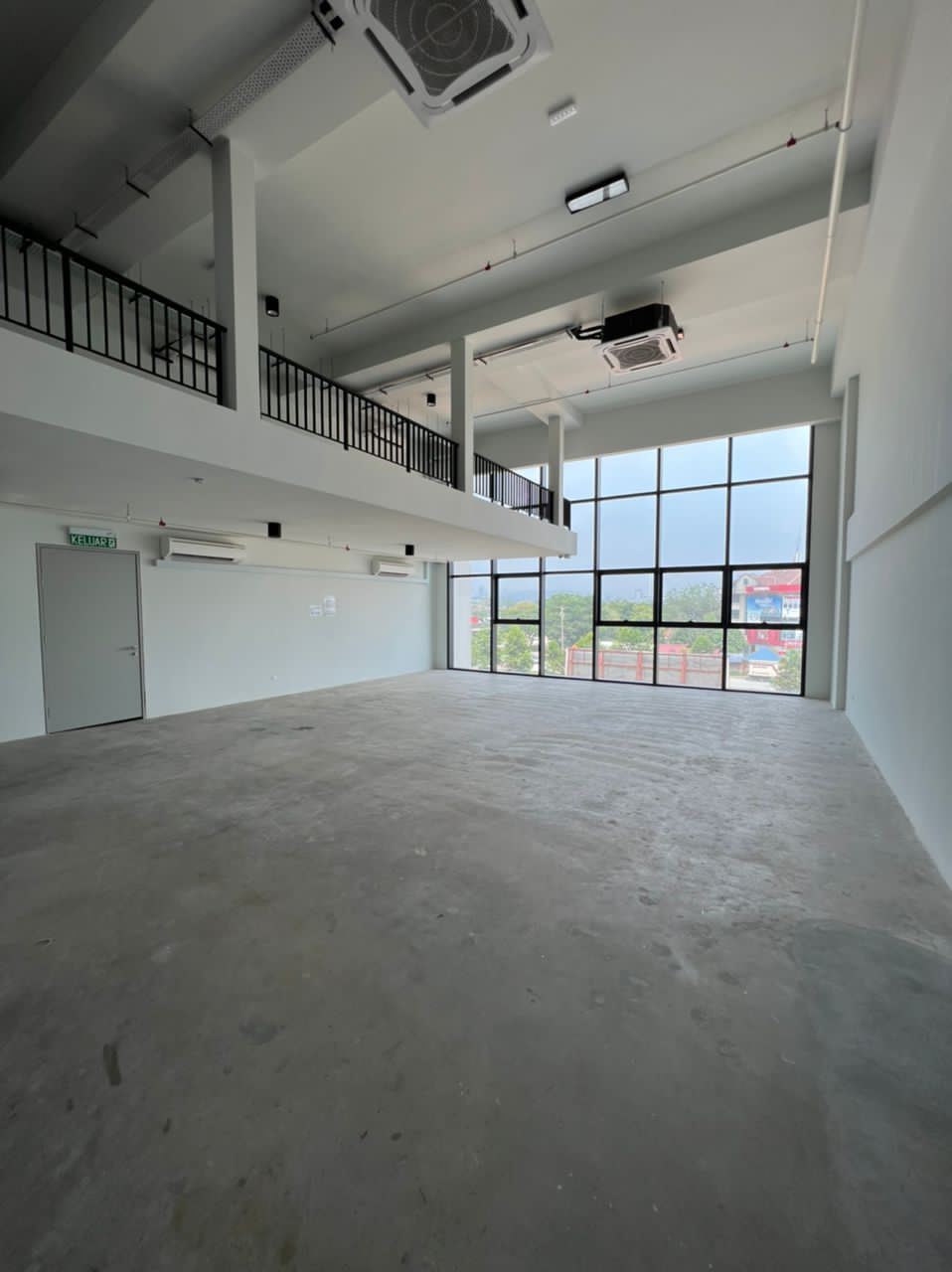 Emhub warehouse for rent Petaling jaya Selangor Kota damansara retail lot Shop lot  - Image 2