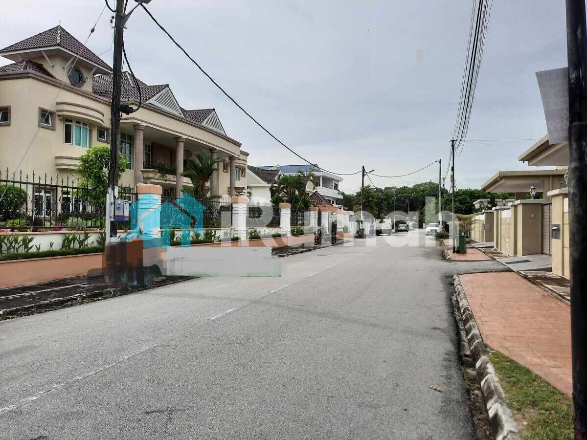 3 storey Luxury Bungalow at Solok Cantonment Pulau Tikus Penang  - Image 8