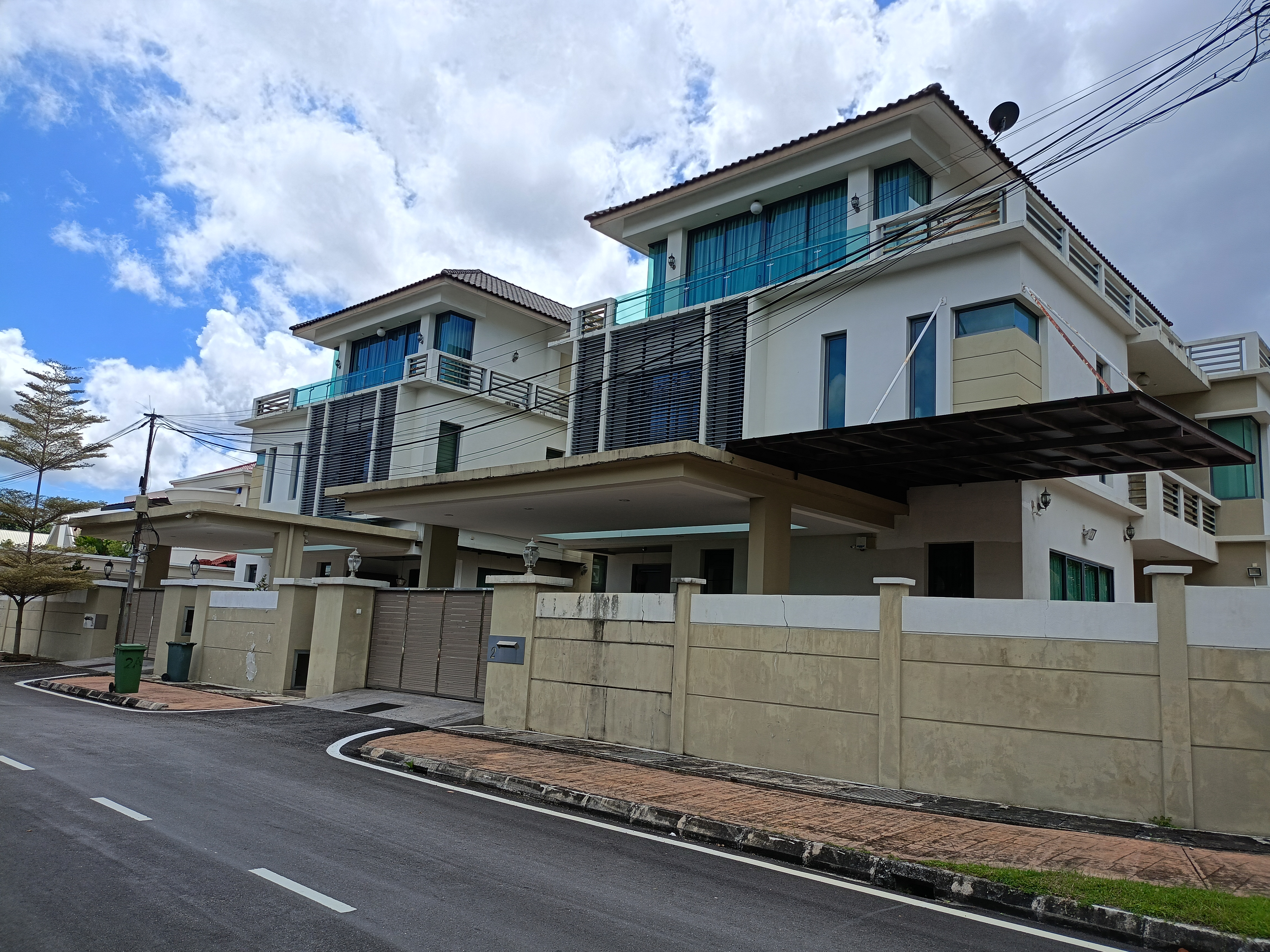3 storey Luxury Bungalow at Solok Cantonment Pulau Tikus Penang  - Image 4