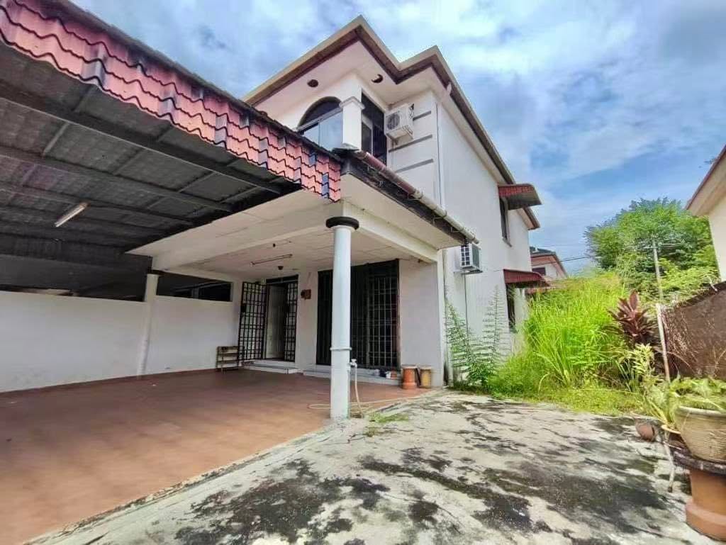 BELOW MARKET VALUE MENGLEMBU TAMAN KLEDANG EMAS 2 STOREY INTERMEDIATE CORNER HOUSE FOR SALE