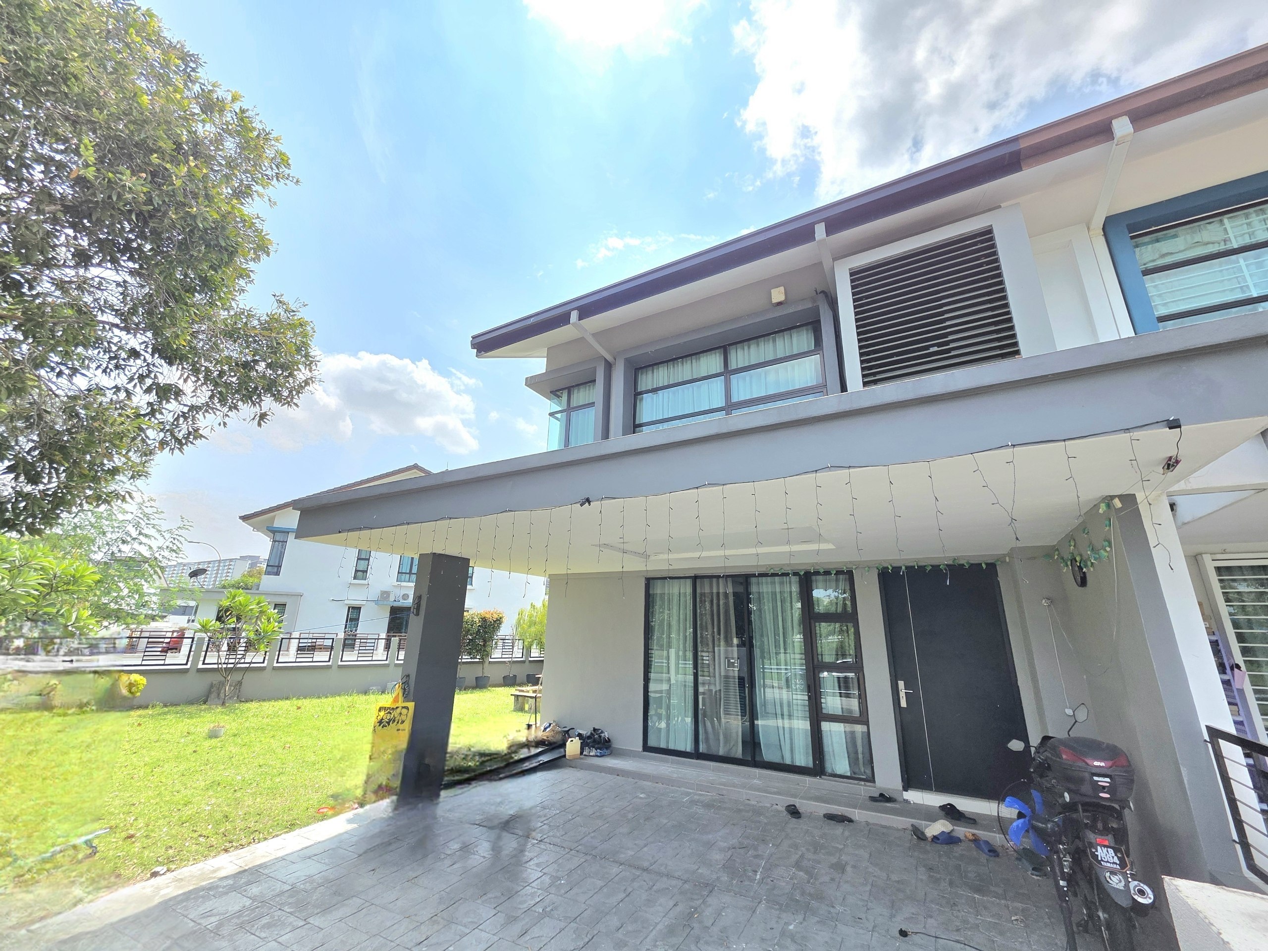 FOR SALE | BANDAR BUKIT RAJA  ‼️ FREEHOLD DOUBLE STOREY END LOT ‼️  ‼️RARE END LOT‼️ • FACING OPEN (TASIK)  - Image 4