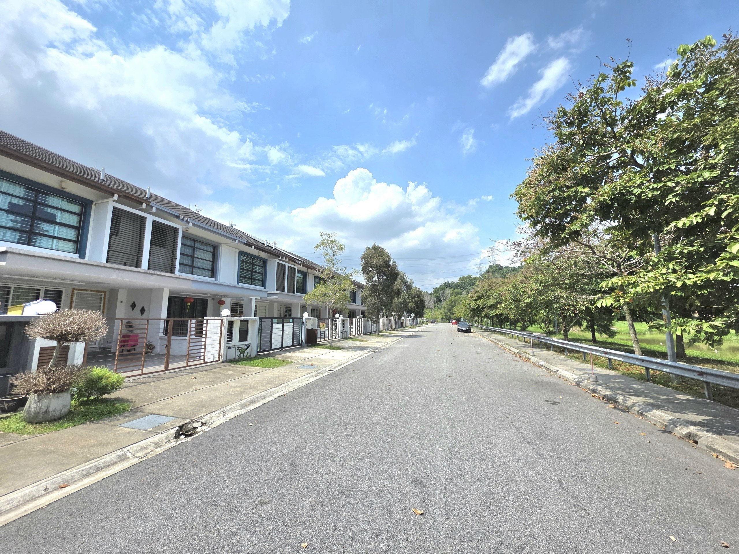 FOR SALE | BANDAR BUKIT RAJA  ‼️ FREEHOLD DOUBLE STOREY END LOT ‼️  ‼️RARE END LOT‼️ • FACING OPEN (TASIK)  - Image 3