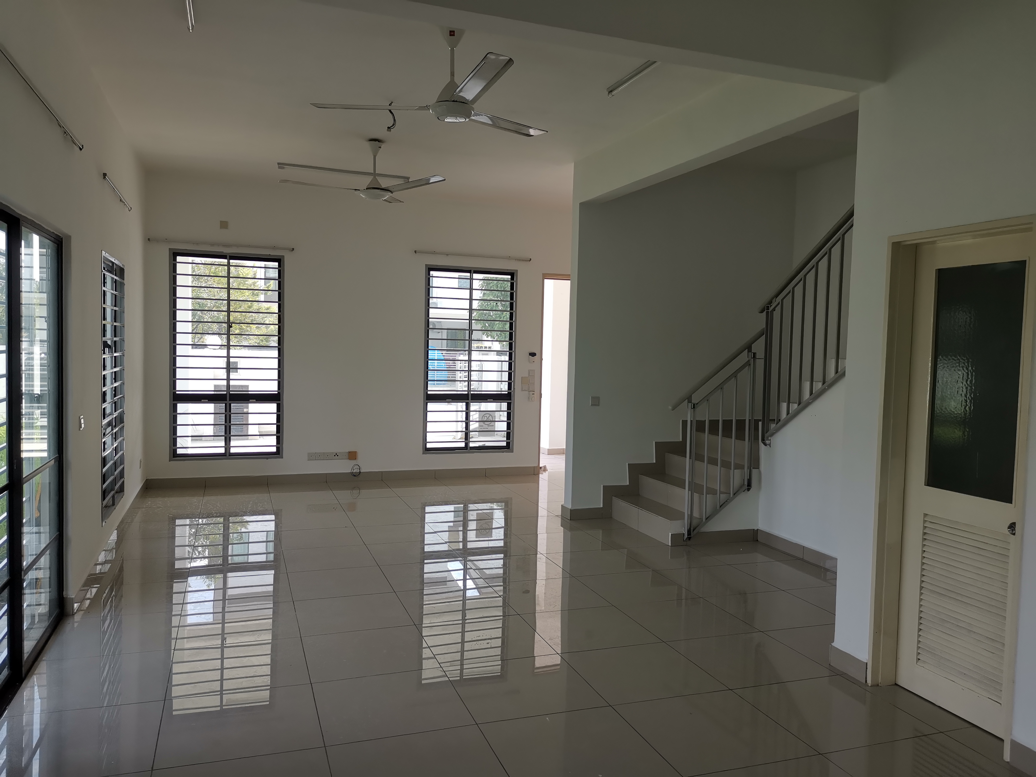 Freehold 2.5 Storey Terrace in Setia Alam, Huge Land 4030sqft, For Sale - Image 5