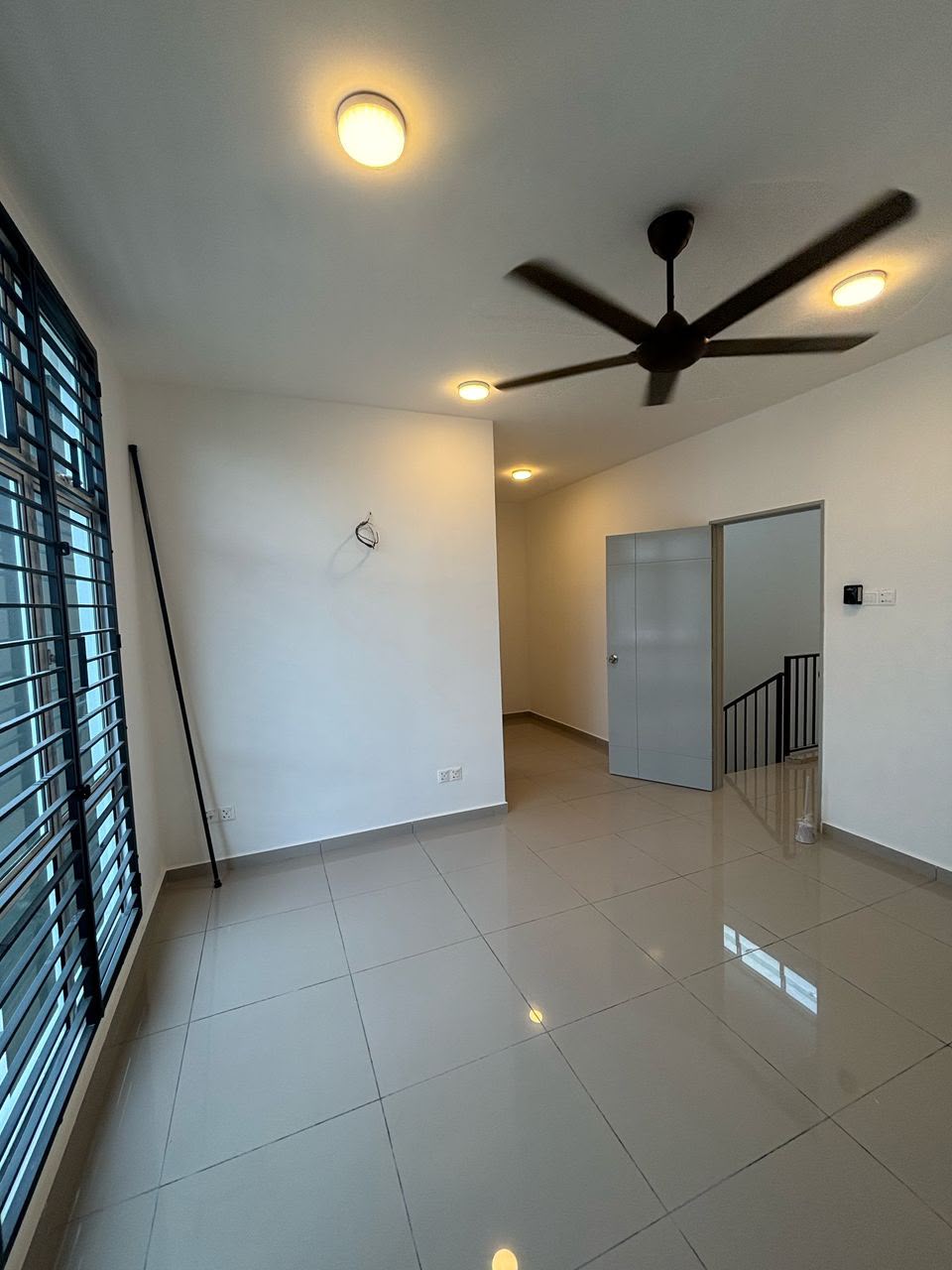 Spacious 4-Bed Freehold Double Storey Terrace in La Casa Lunas - Image 3