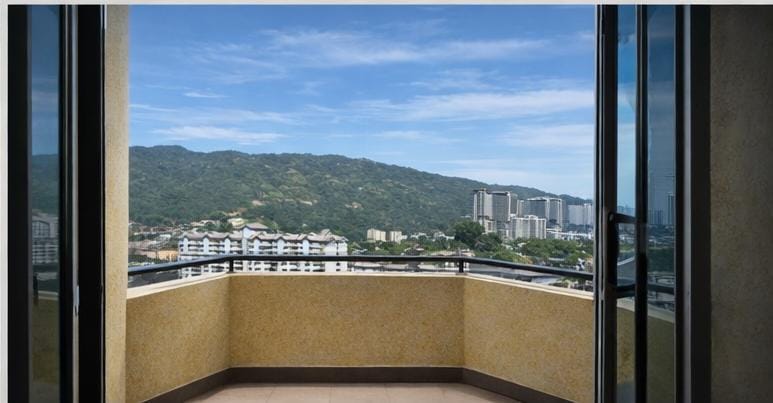 Sri Kristal at Farlim - 1000sf extended corner unit nicely renovated - Image 4