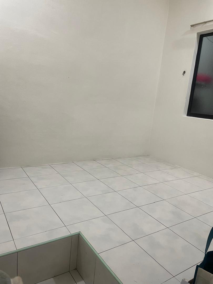 Fully Renovated Terrace House | Walk to bus stop.
