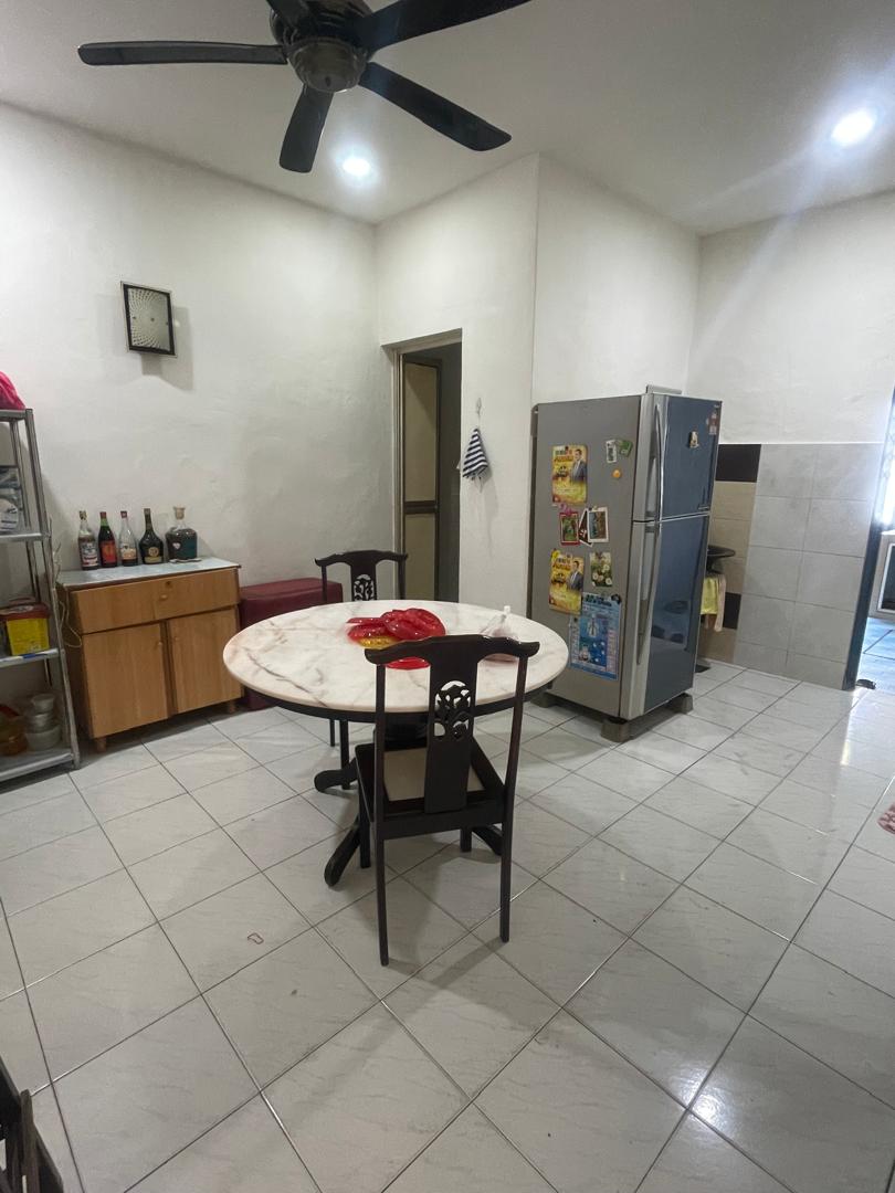 Fully Renovated Terrace House | Walk to bus stop. - Image 3